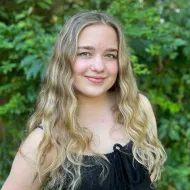 Isabella, e-commerce intimates buyer